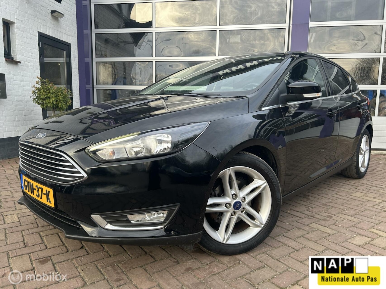 Ford Focus - 1.0 Titanium * NAVIGATIE * 5 DRS * LED * LM * - AutoWereld.nl