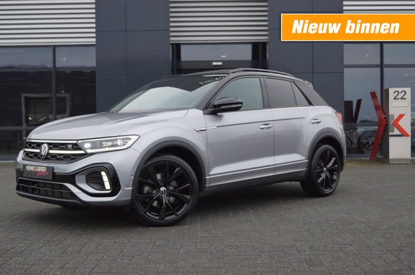 Volkswagen T-Roc - 1.5 TSI DSG R-Line /Panodak/19 Inch LM /Camera / IQ Matrix LED - AutoWereld.nl