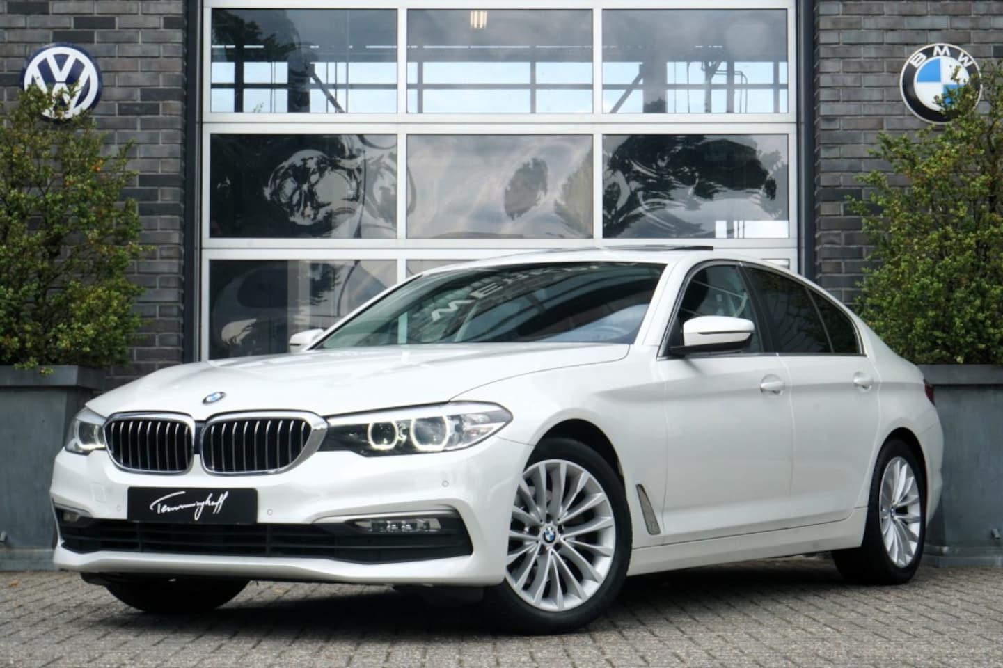 BMW 5-serie - 520i AUT. - SCHUIF-/KANT.DAK - HEAD UP - 18 INCH - AutoWereld.nl