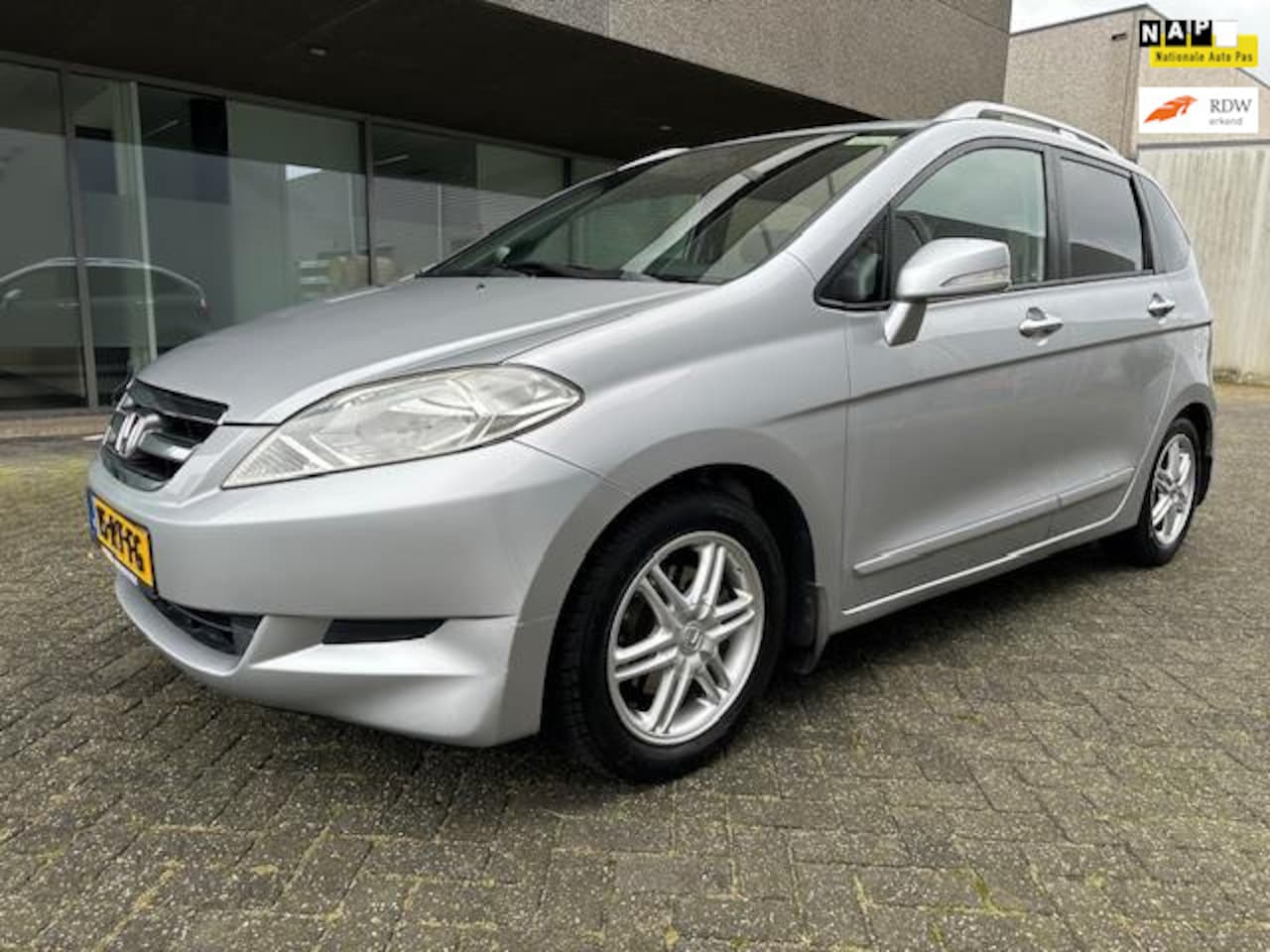 Honda FR-V - 2.0i Lifestyle CLIMAT BJ 8-2005 APK 1-2026 - AutoWereld.nl