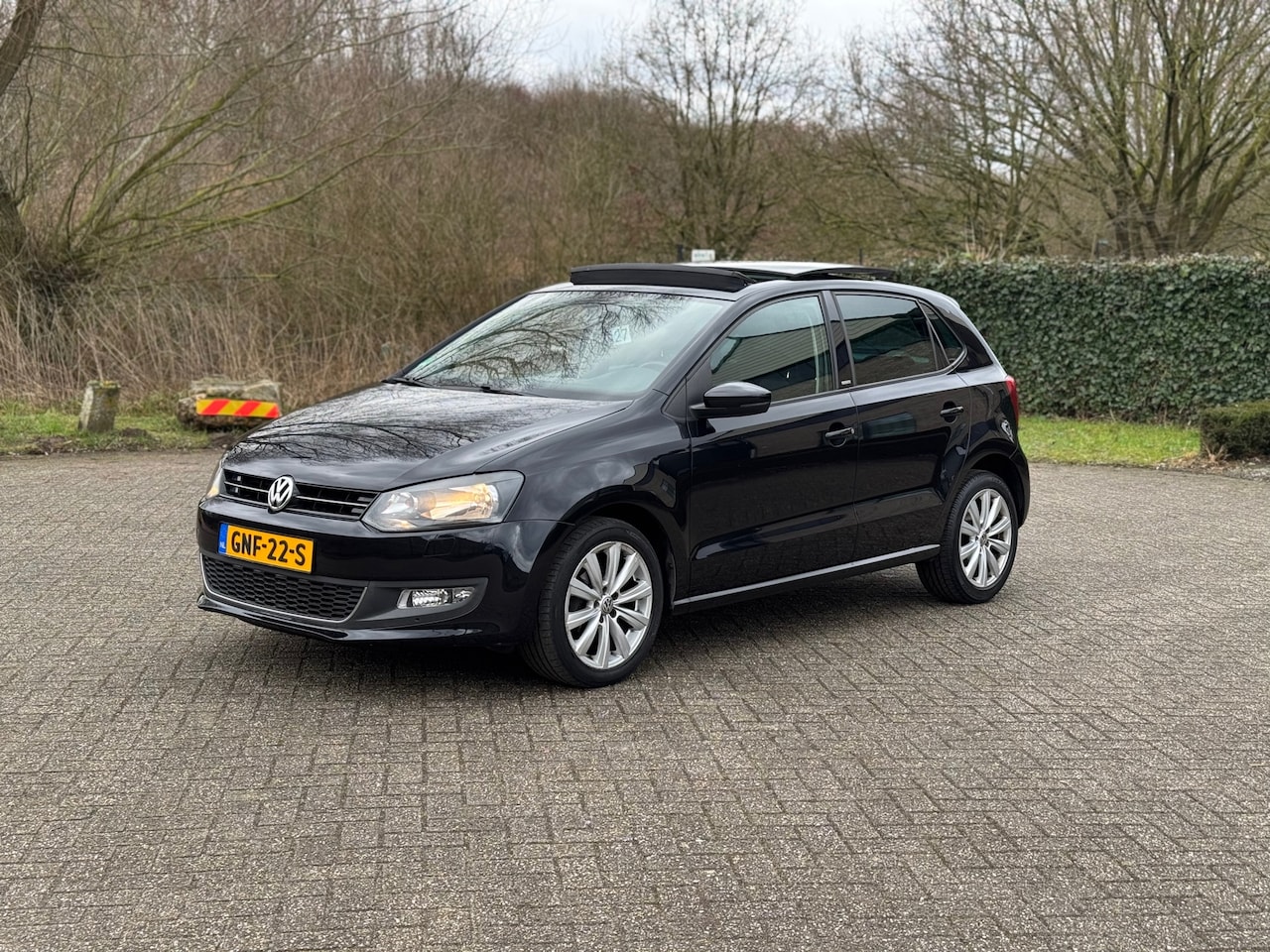 Volkswagen Polo - 1.2 TSI Highline PANO I 105PK I 6-BAK I PDC I CARPLAY - AutoWereld.nl