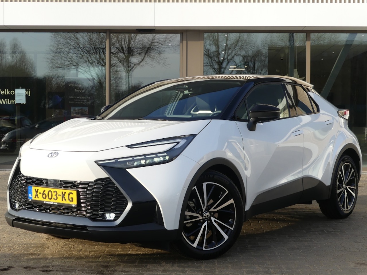 Toyota C-HR - 1.8 Hybrid Executive | Pano | Navi | JBL | Leder - AutoWereld.nl