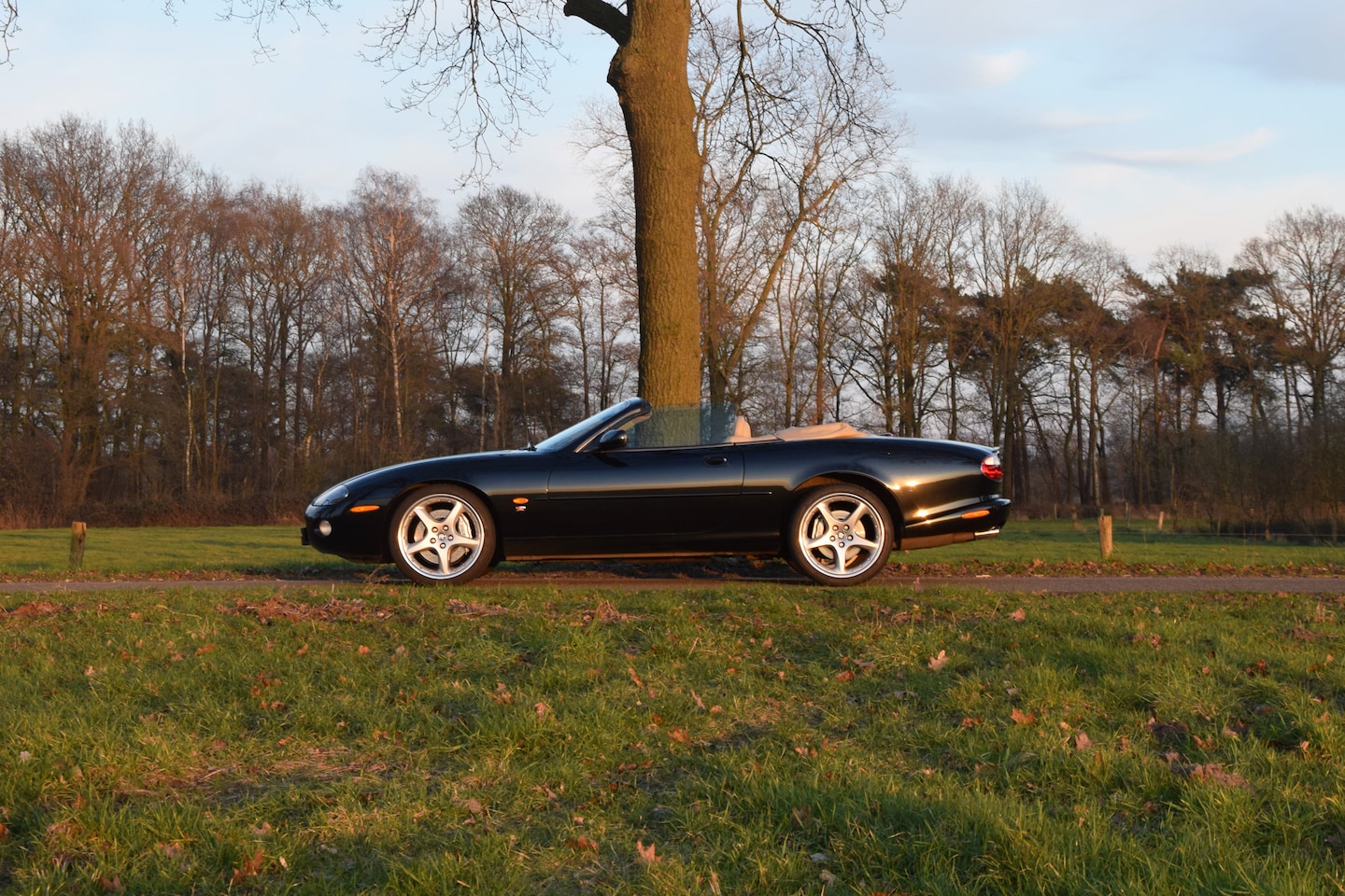 Jaguar XKR - 4.2 V8 Convertible SC – Midnight Black –141.310km Y2003 - AutoWereld.nl