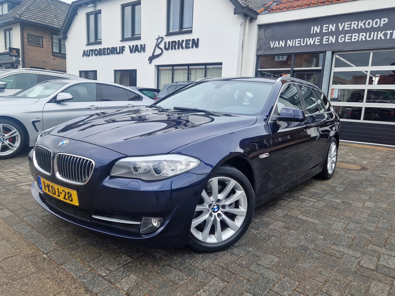 BMW 5-serie Touring - 520i Executive 520i Executive, Navigatie,Stoelverwarming,Cruise control,Leren bekleding - AutoWereld.nl