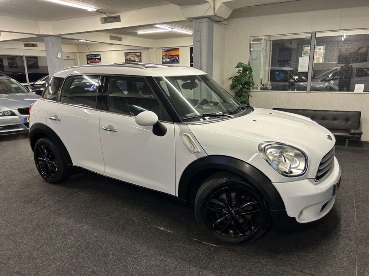 MINI Countryman - Mini 1.6 Cooper*Pano*Leder*Velgen*Volle uitv.* - AutoWereld.nl