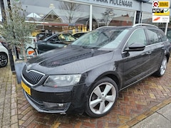 Skoda Octavia Combi - 1.4 TSI Greentech Elegance , panoramadak, trekhaak, luxe uitvoering