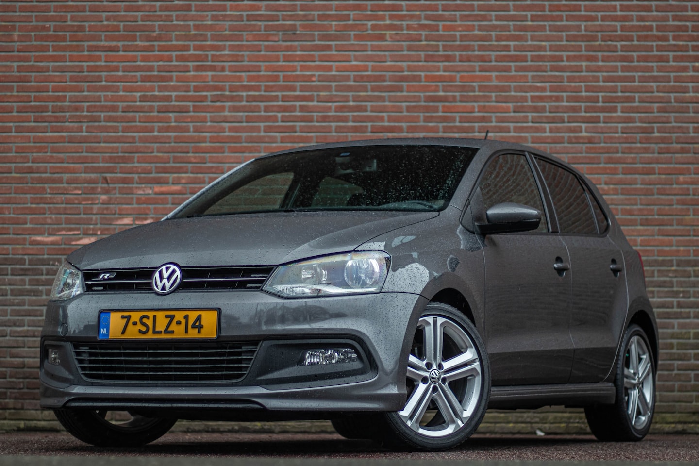 Volkswagen Polo - 1.2 TSI R-Line Edition, 82.000km NAP, Climate control, Trekhaak, PDC, Cruise control, Radi - AutoWereld.nl