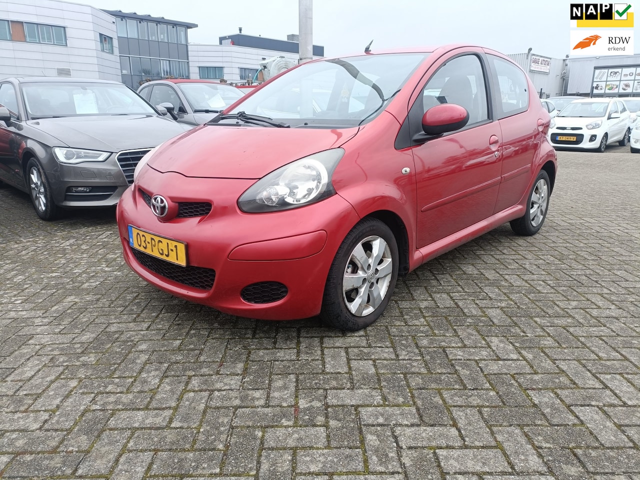 Toyota Aygo - 1.0 AUTOMAAT/NAVIGATIE/NAP/AIRCO - AutoWereld.nl