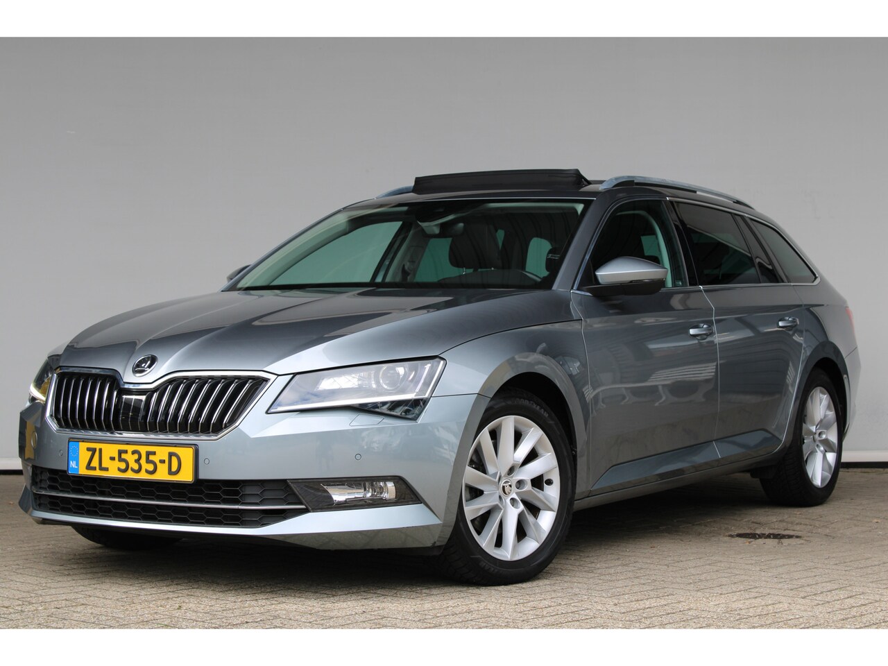 Skoda Superb Combi - Combi 1.5 TSI ACT Ambition Business | Elektrisch bedienbare achterklep | Elektrisch verste - AutoWereld.nl