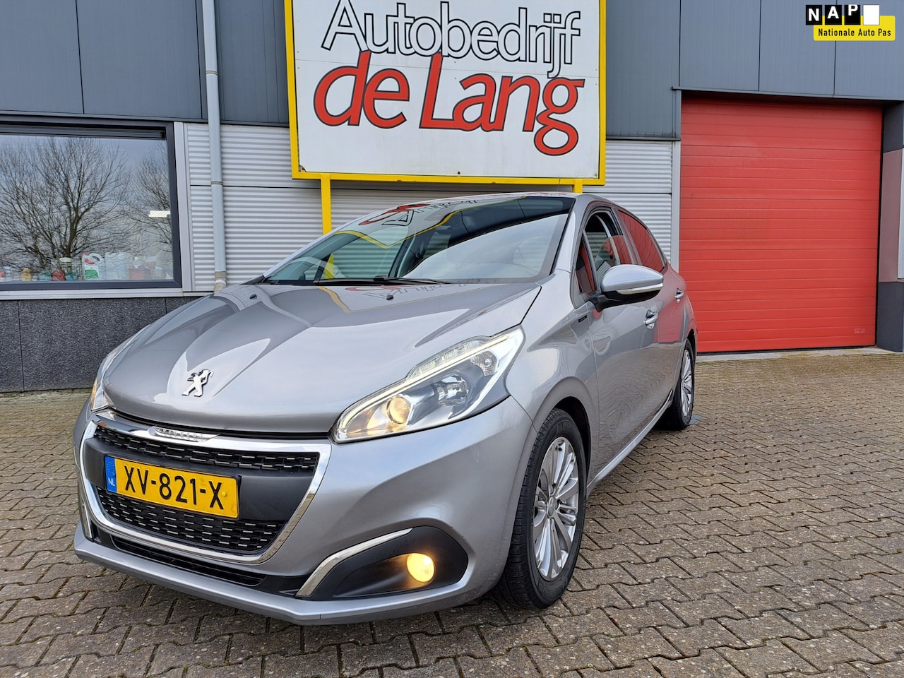 Peugeot 208 - 1.2 PureTech Signature bijzonder mooi!weinig km! - AutoWereld.nl