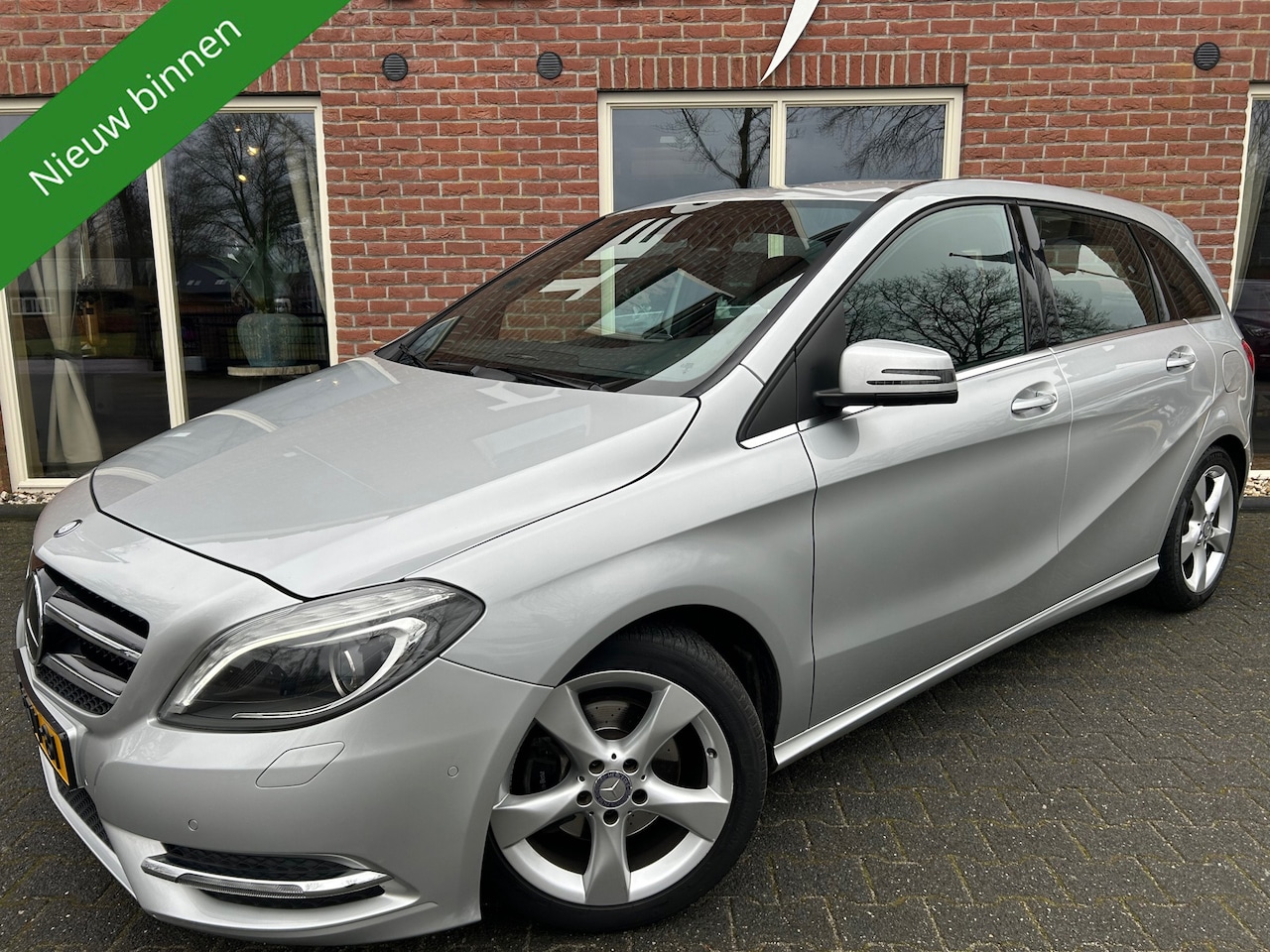 Mercedes-Benz B-klasse - 180 Ambition Automaat NAVI / XENON / PDC / CRUISE / AIRCO / LMV - AutoWereld.nl