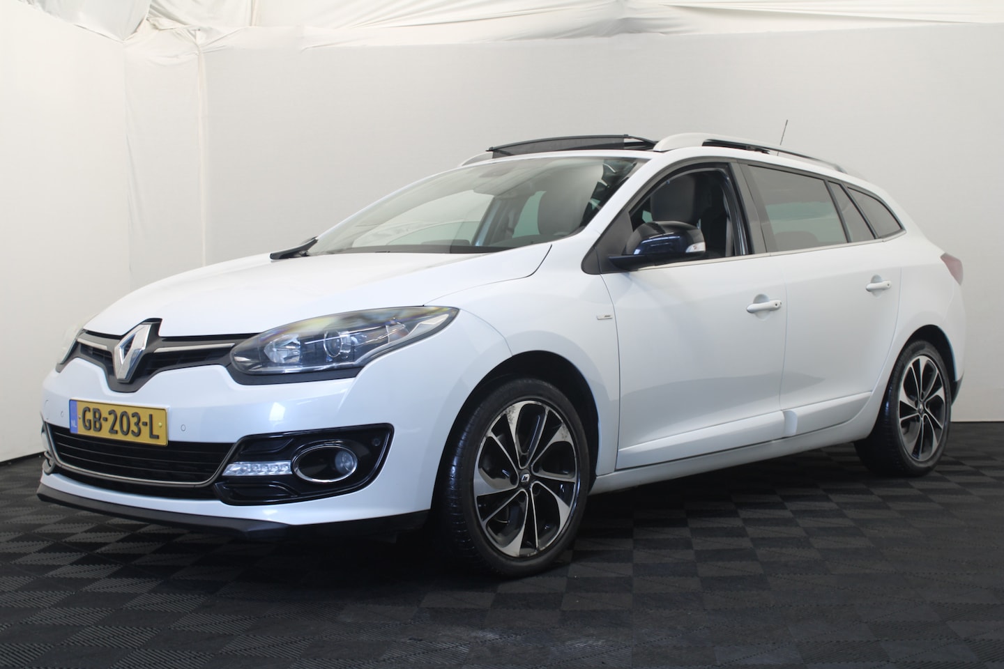 Renault Mégane Estate - 1.5 dCi Bose |Pano| - AutoWereld.nl