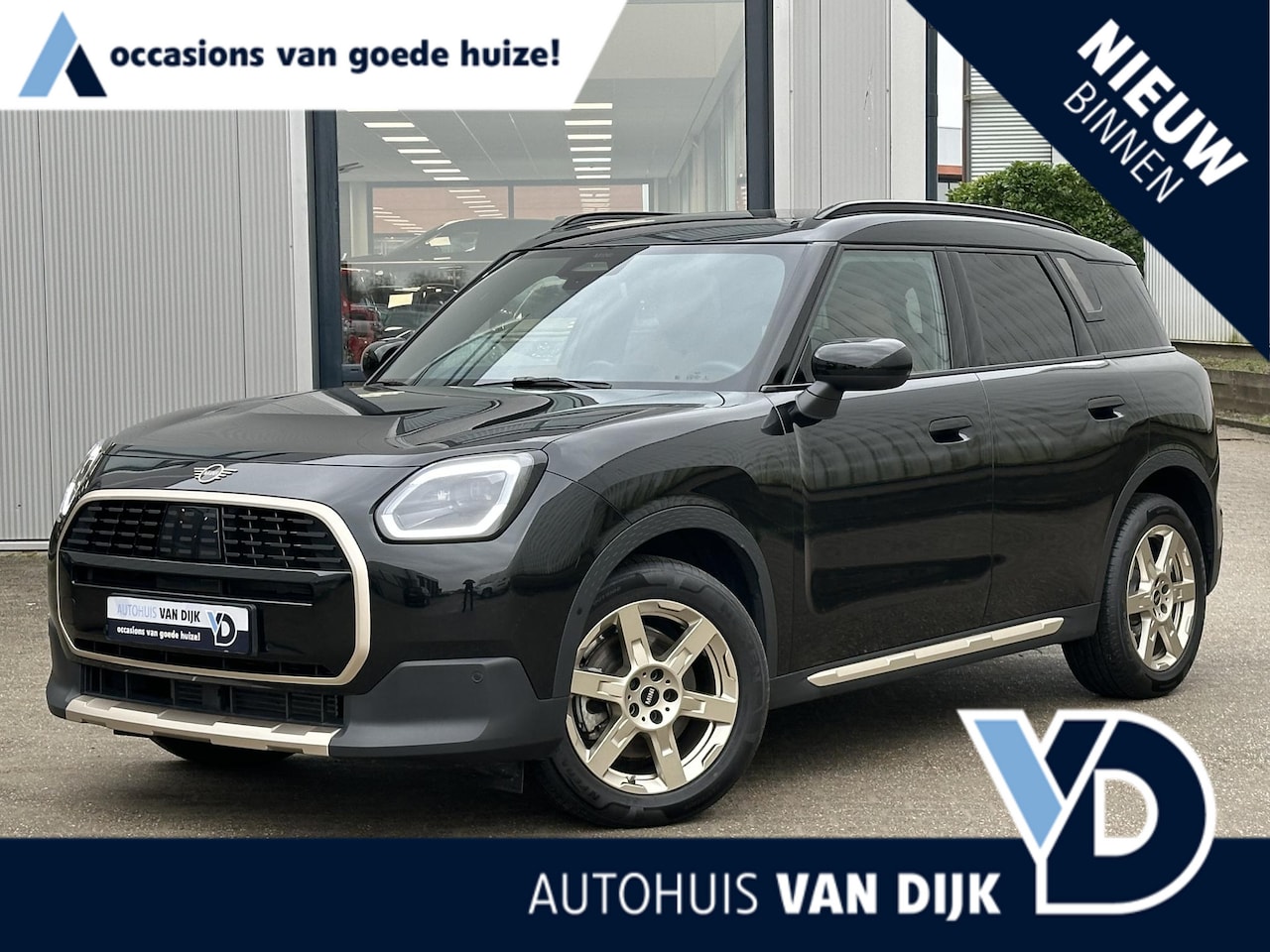 MINI Countryman - Mini 1.5 C Favoured S | Leder/Pano-Dak/Head-Up/Navi/Camera - AutoWereld.nl