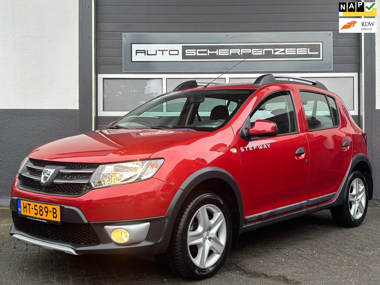 Dacia Sandero Stepway - 0.9 TCe Lauréate I AIRCO I NAVI | PDC| NL AUTO | TREKHAAK - AutoWereld.nl