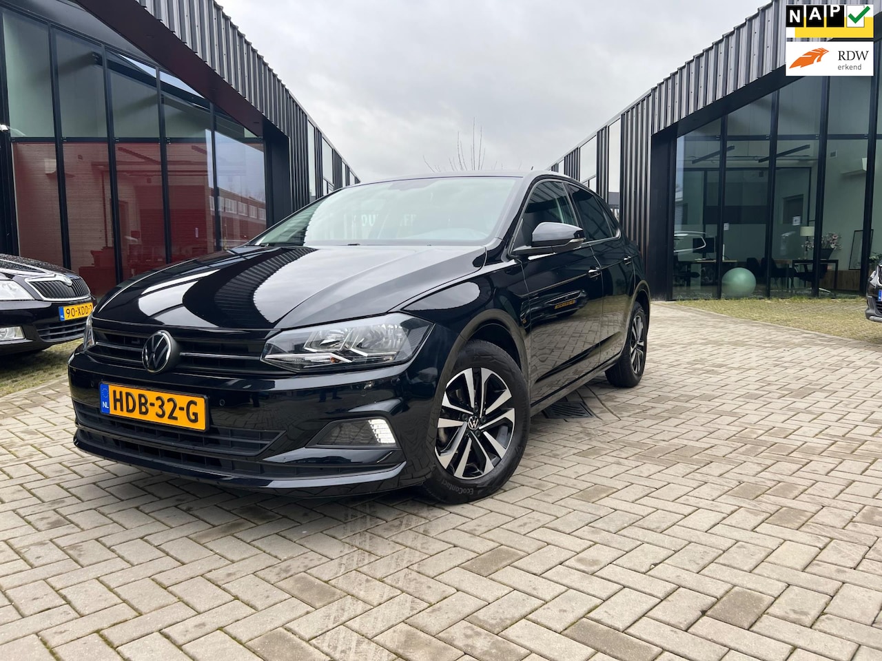 Volkswagen Polo - 1.0 TSI Highline Clima DSG Cruise CarPlay Stoelvw - AutoWereld.nl