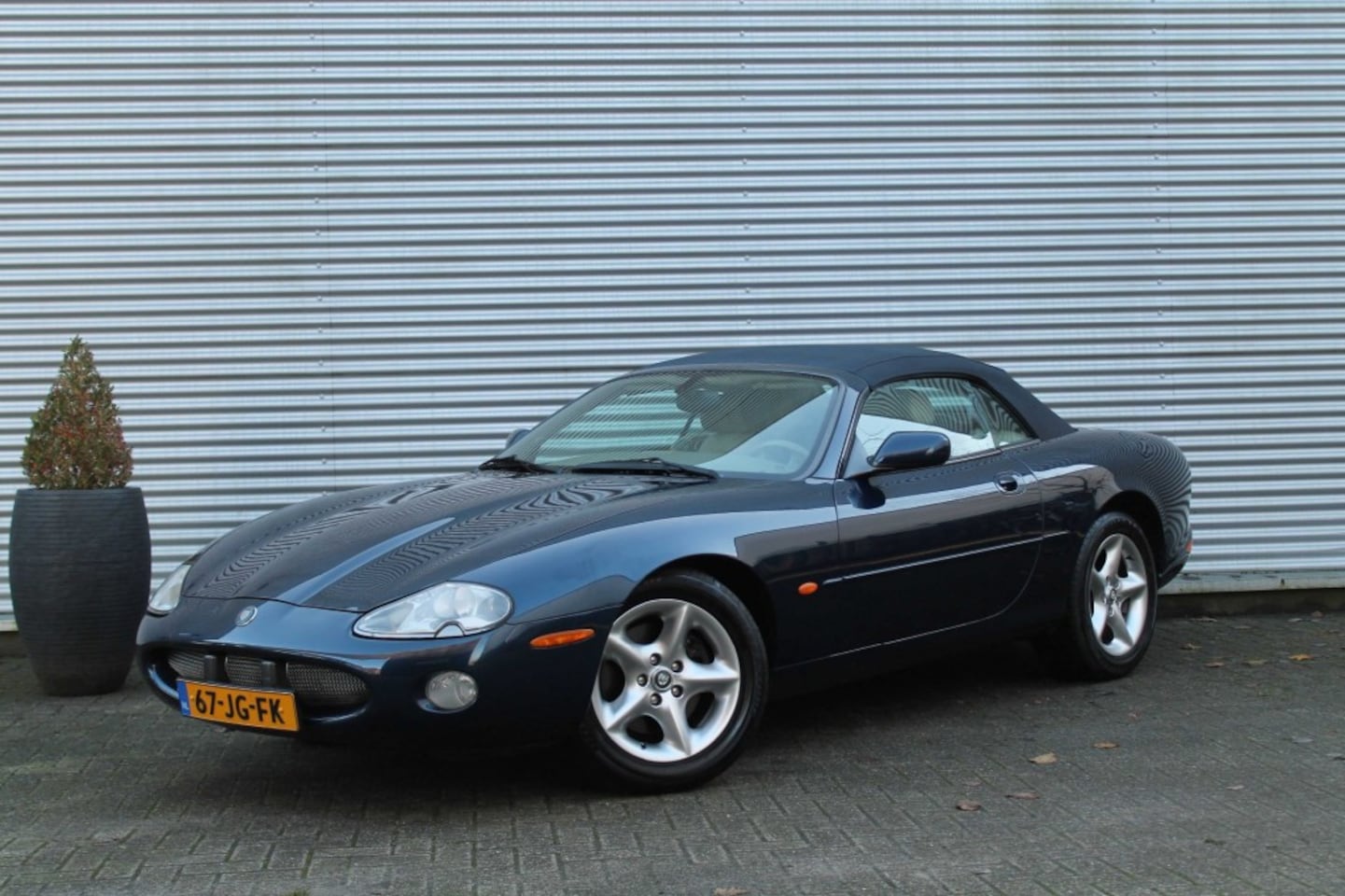 Jaguar XK8 - 4.0 V8 Convertible 4.0 V8 Convertible - AutoWereld.nl