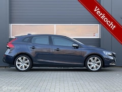 Volvo V40 - 1.6 D2 Kinetic Zeer netjes/Dealer onderhouden /Senus Nav/Cruise/18inch/Trekhaak/PDC/Superz