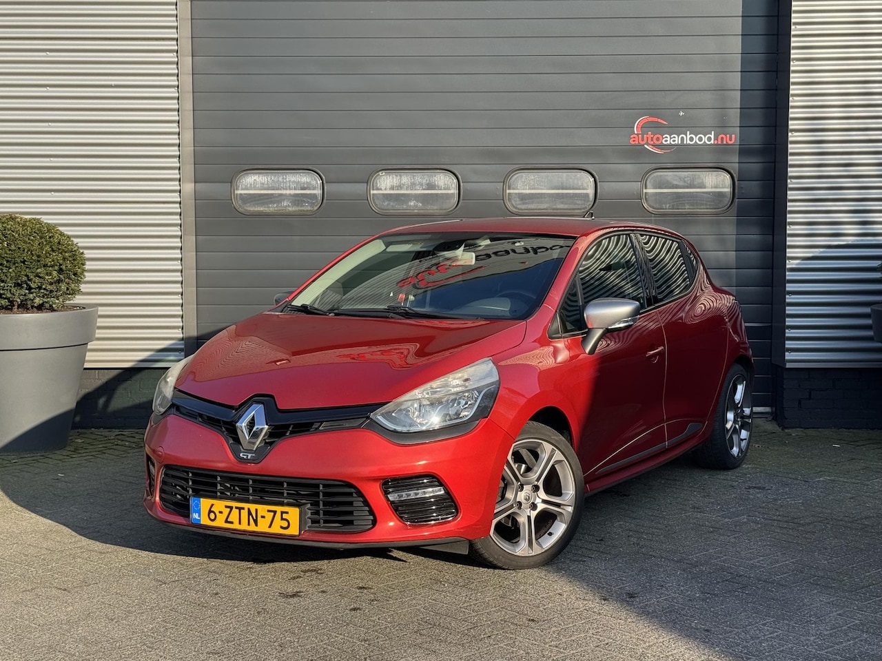 Renault Clio - 1.2 GT | Navigatie | Parkeersensoren | Privacy Glass | Climate Control | Cruise Control | - AutoWereld.nl