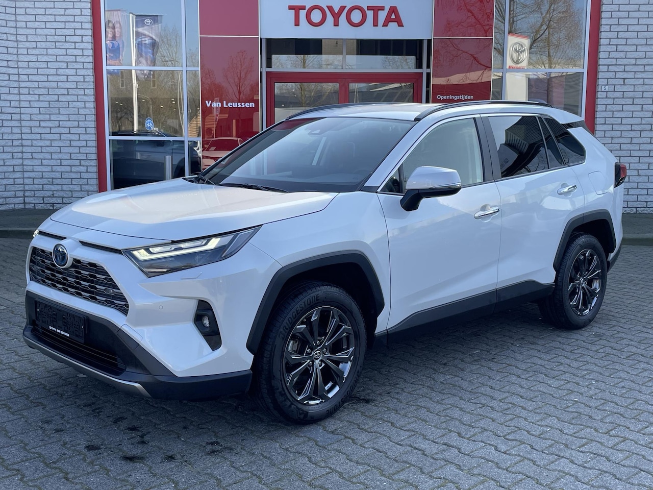 Toyota RAV4 - 2.5 Hybrid AWD EXECUTIVE STOEL/STUURVERW LEDER EL-STOEL MET GEHEUGEN BLIND-SPOT AFN-TREKHA - AutoWereld.nl