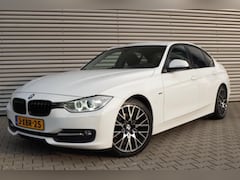 BMW 3-serie - 320d AUT Sportline 2014 | Leder | Bi-Xenon | PDC | Navi | LED