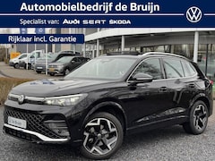 Volkswagen Tiguan - 1.5 eTSI 150pk DSG R-Line (Pano, Trekhaak, Camera)