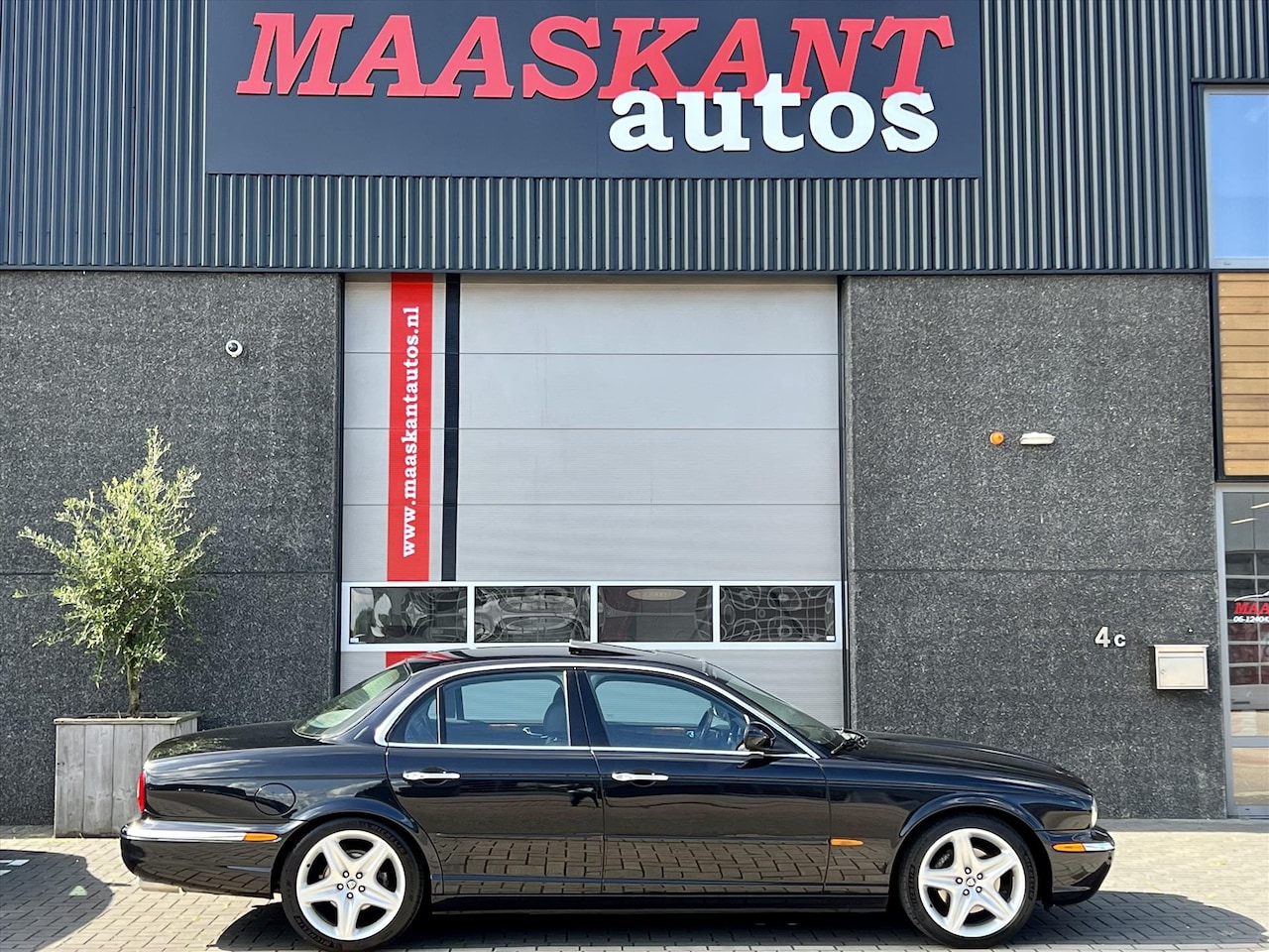 Jaguar Sovereign - XJ8 4.2 V8 / Adaptive cruise / Alcantara dak hemel / NL auto / PERFECTLY MAINTAINED! - AutoWereld.nl