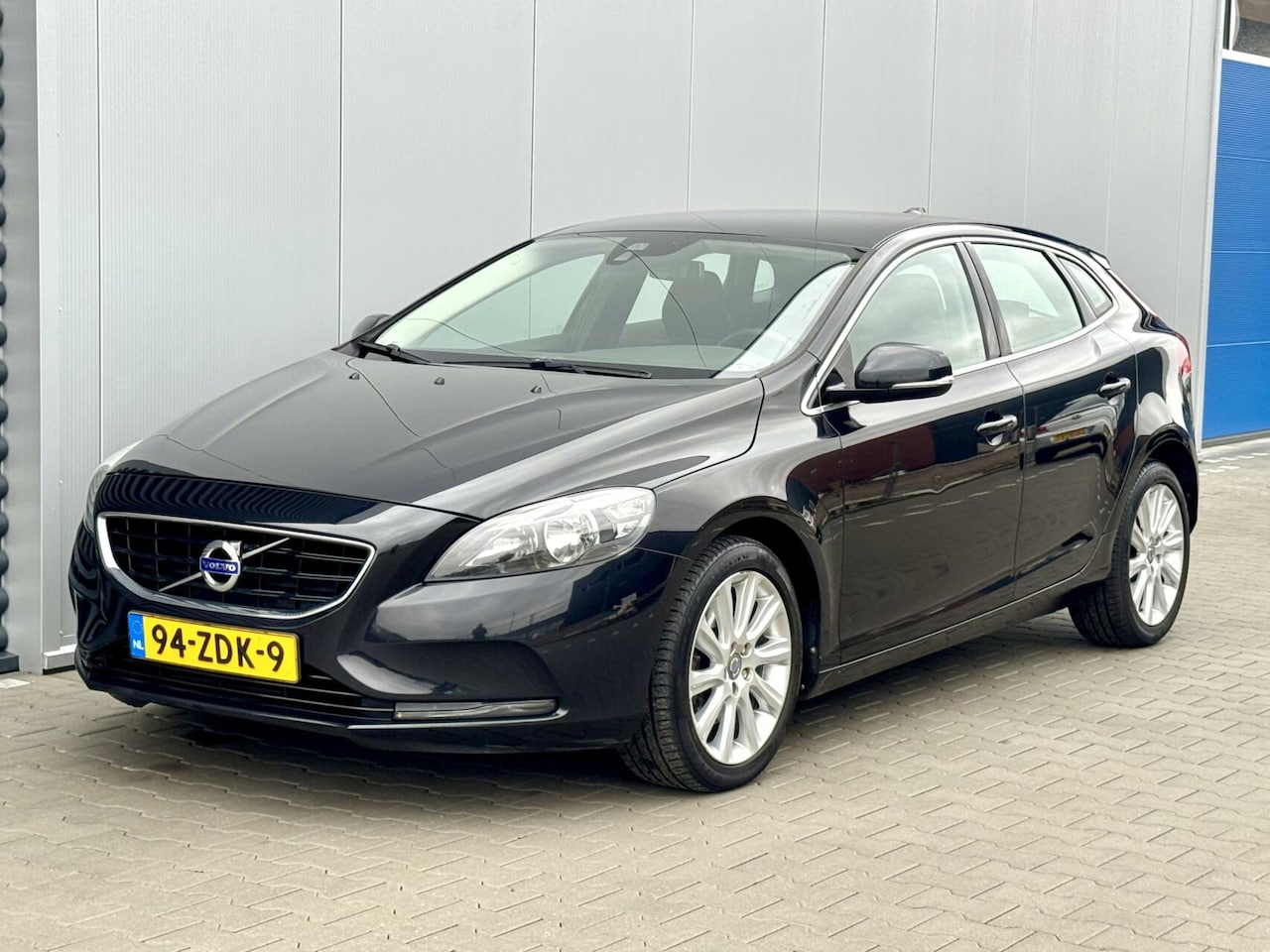 Volvo V40 - 1.6 T3 Summum | NL AUTO | Lage KM | Navi - AutoWereld.nl