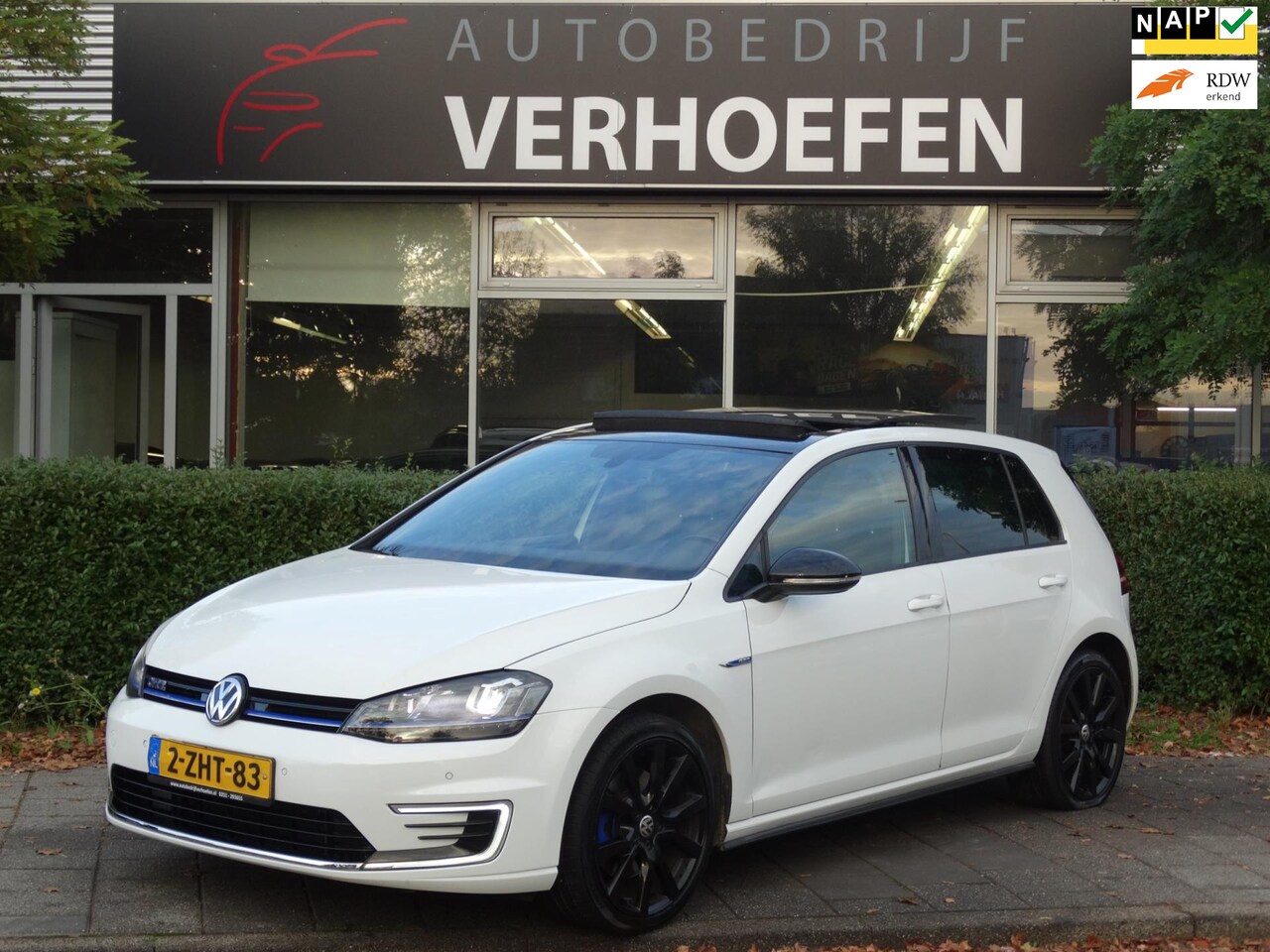 Volkswagen Golf - 1.4 TSI GTE - PANORAMA - GROOT DISPLAY - CRUISE/CLIMATE CONTR - XENON ! - AutoWereld.nl