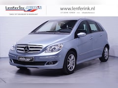 Mercedes-Benz B-klasse - 200 sport navigatie half lederen bekleding afneembare trekhaak PDC v+a auto heeft gebruike