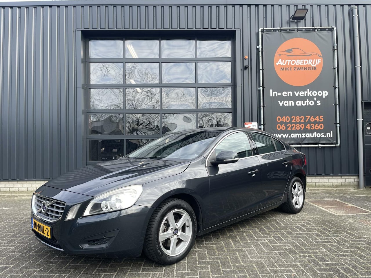 Volvo S60 - 1.6 T4 Momentum AUTOMAAT|NAVIGATIE|TREKHAAK|BLUETOOTH|ORIGINEEL NL - AutoWereld.nl