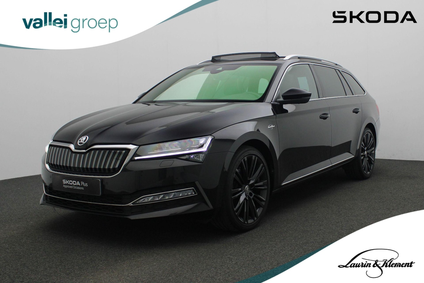 Skoda Superb Combi - 1.4 TSI 218 pk DSG iV Laurin & Klement | Panoramadak | Trekhaak | Leder | Matrix LED | CAN - AutoWereld.nl