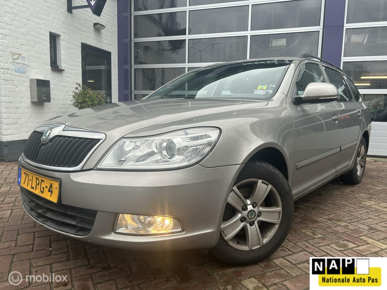 Skoda Octavia Combi - 1.2 TSI Comfort * NAVI * TREKHAAK * AC * - AutoWereld.nl