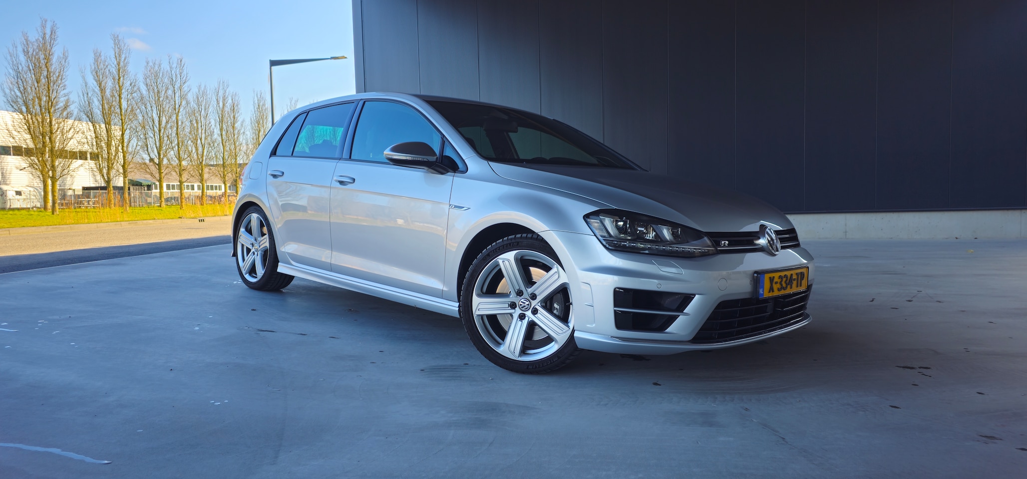 Volkswagen Golf - 2.0 TSI R 4MOTION - AutoWereld.nl