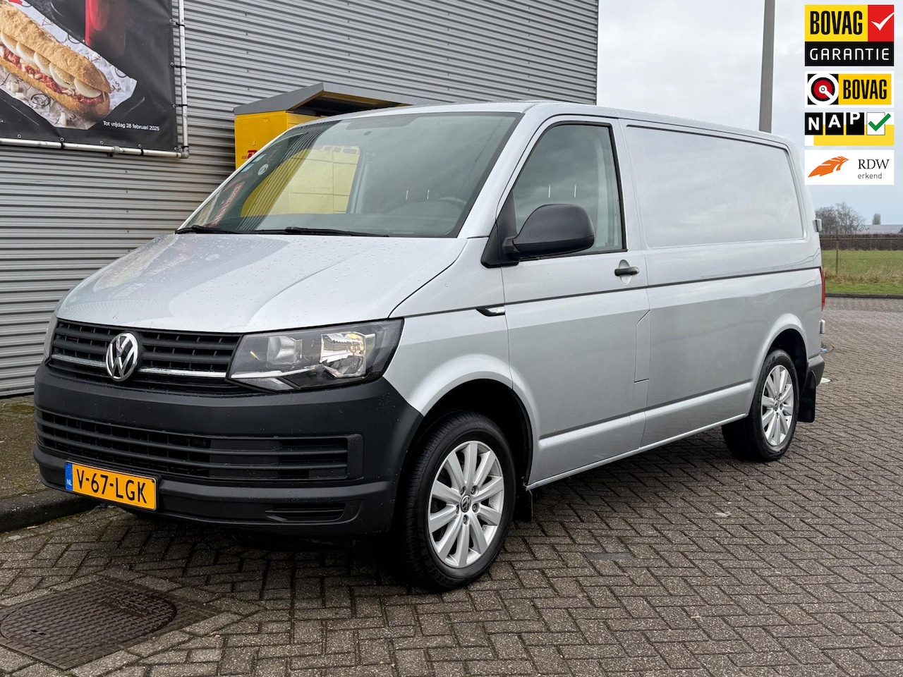 Volkswagen Transporter - 2.0 TDI L1H1 150PK Automaat Highline Navi Leer pdc - AutoWereld.nl