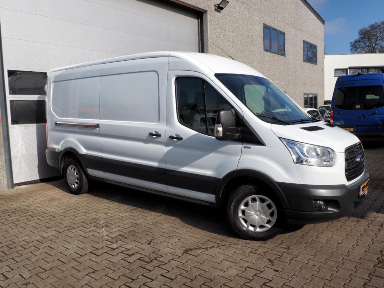 Ford Transit - 2.0 TDCI L3H2 Trend AIRCO CRUISE PARKEER S. TREKHAAK - AutoWereld.nl