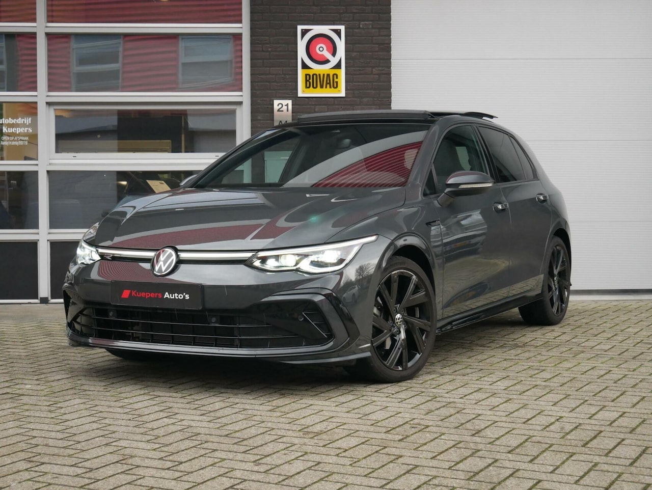 Volkswagen Golf - 1.5 eTSI R-Line Business+ Pano| ACC| Stoel+Stuur verwarming - AutoWereld.nl