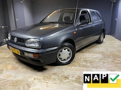 Volkswagen Golf - 1.8 CL