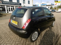 Lancia Y(psilon) - Ypsilon 1.2i Airco Bi-Color APK Oktober 2025 Zuinig