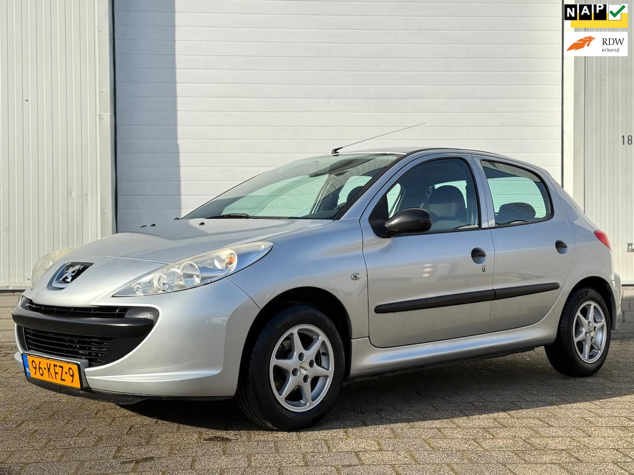 Peugeot 206 - 1.1 Airco 2-2026 APK Trekhaak Elektrische ramen NAP - AutoWereld.nl