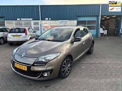 Renault Mégane - 2.0 Bose AUTOMAAT / VOLLL / Parkeercamera achter / Navi / Parkeersensoren / Stoelverwarmin