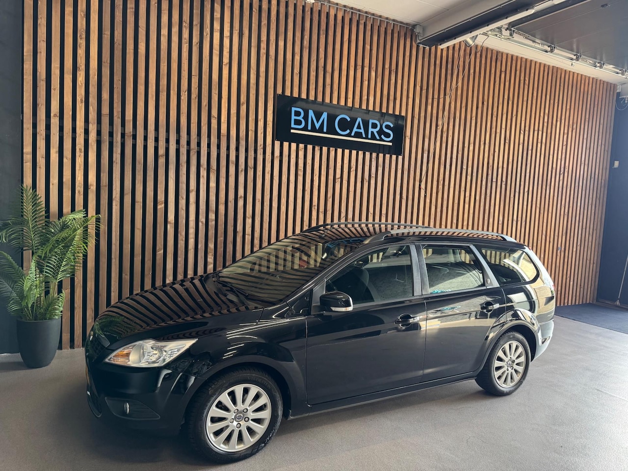 Ford Focus Wagon - 1.6 Titanium Clima,Navigatie,Trekhaak - AutoWereld.nl