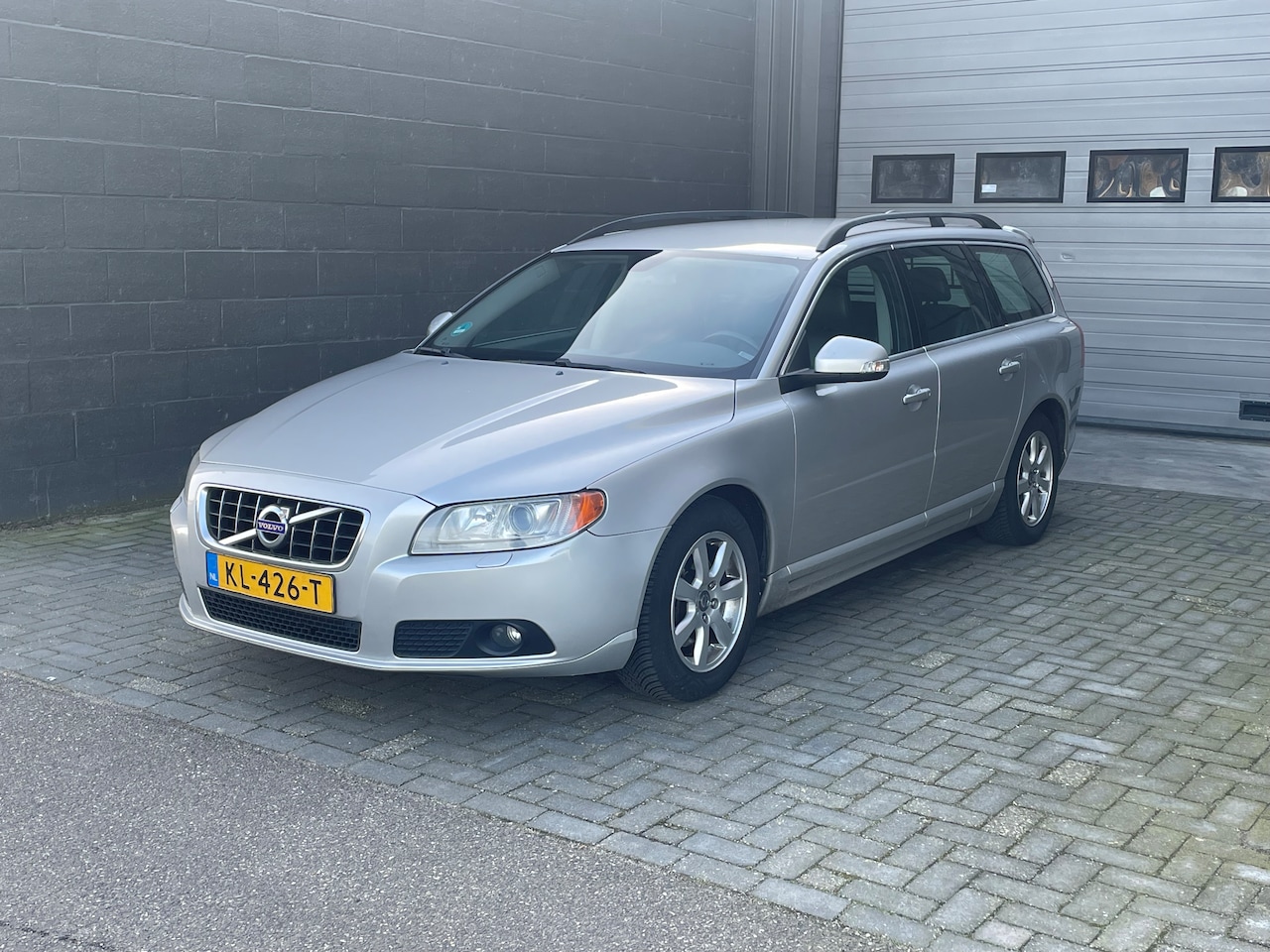 Volvo V70 - 1.6D DRIVe Summum AIRCO | Leder | Trekhaak | Xenon | All-season | - AutoWereld.nl