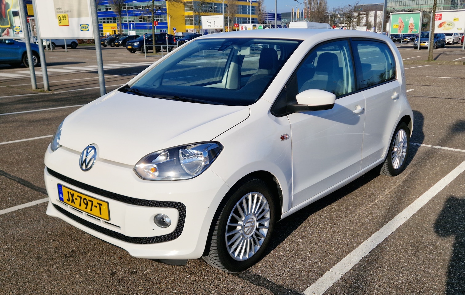 Volkswagen Up! - 1.0 high up! BlueMotion Cruise control/Parkeersensor/Fender - AutoWereld.nl