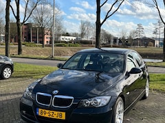 BMW 3-serie - 320i High Executive