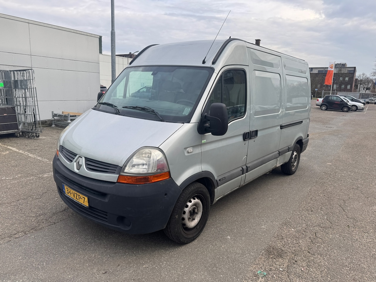 Renault Master - T33 2.5 dCi L2 H2 DC T33 2.5 dCi L2H2 DC - AutoWereld.nl