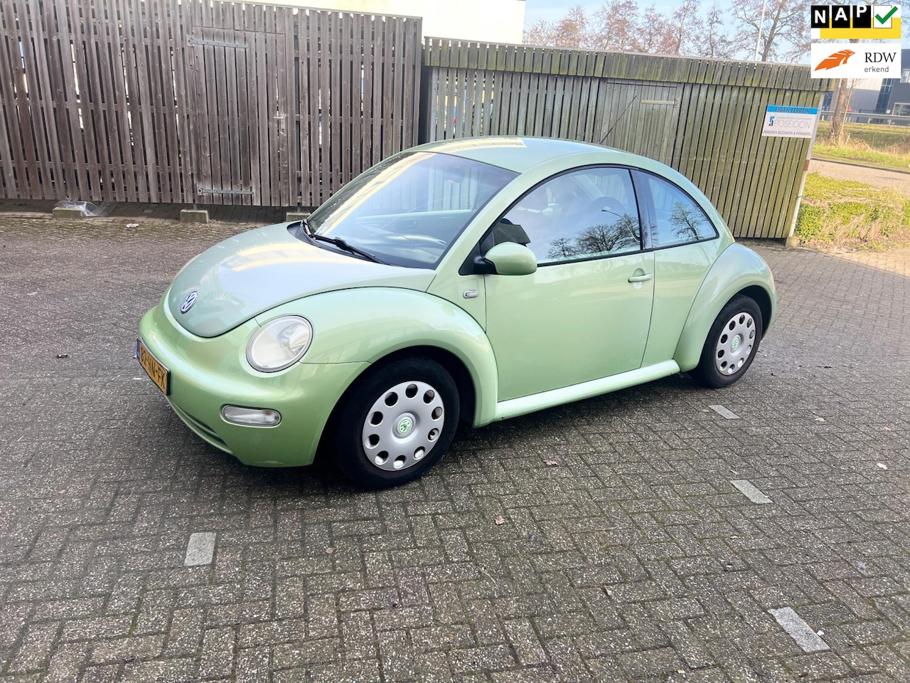 Volkswagen New Beetle - 1.6 - AutoWereld.nl