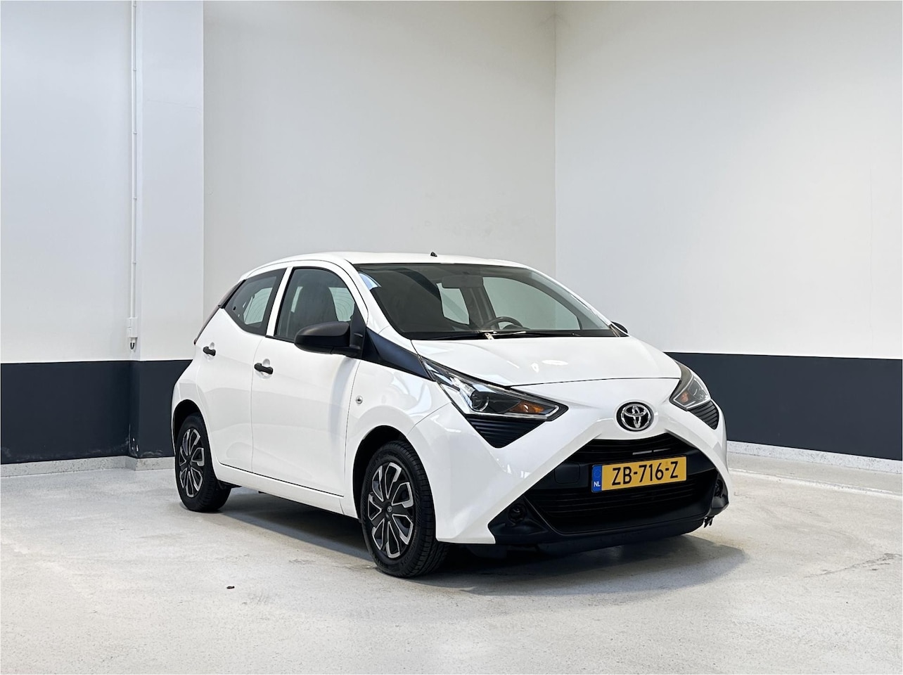 Toyota Aygo - 1.0 VVT-i x-fun | NL | 5-DRS | Airco | Elektrisch pakket| 1 Eig | NL - AutoWereld.nl