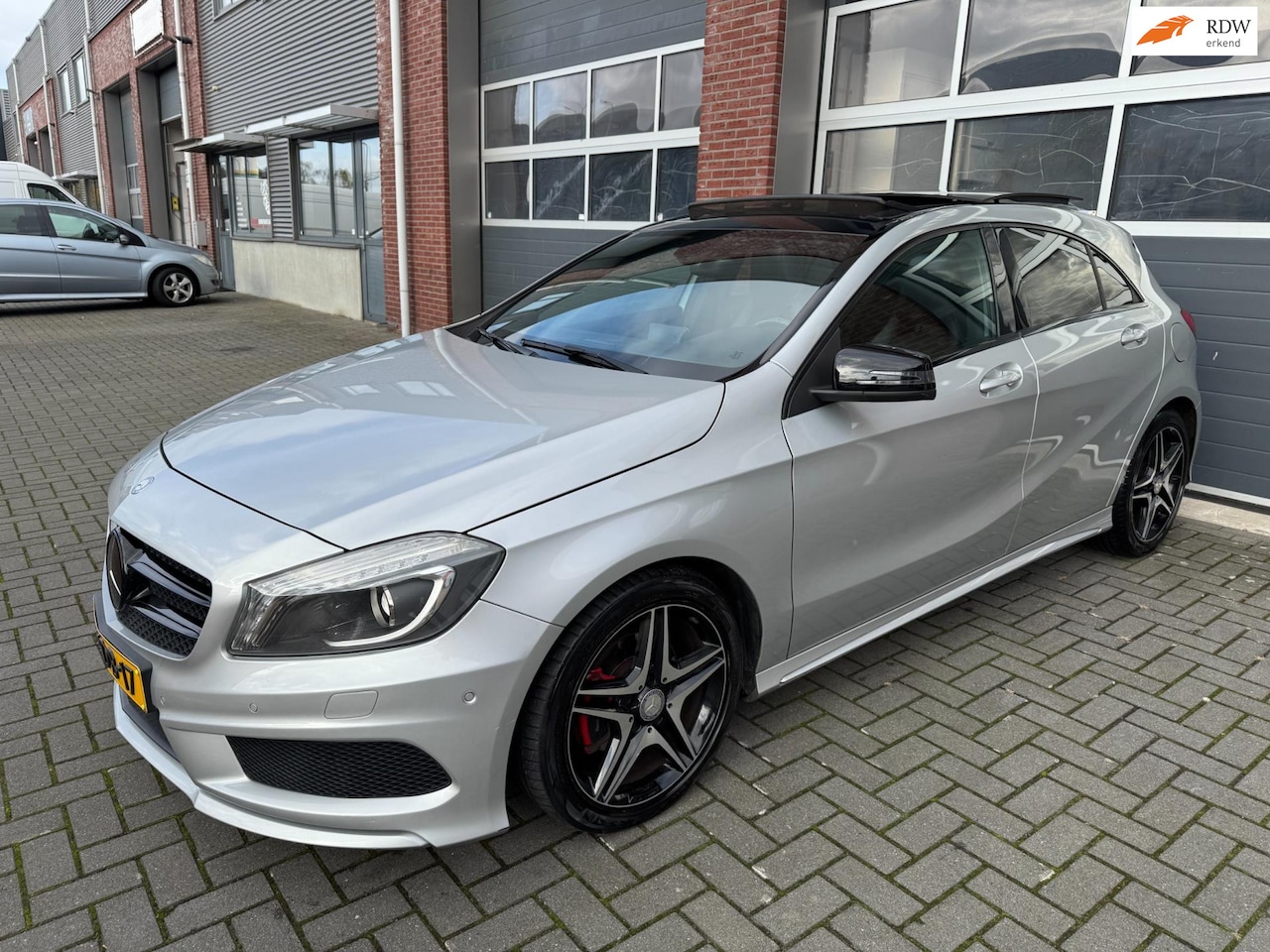 Mercedes-Benz A-klasse - Aklasse A180 AMG LED Pano Cruise PDC Alcantara - AutoWereld.nl