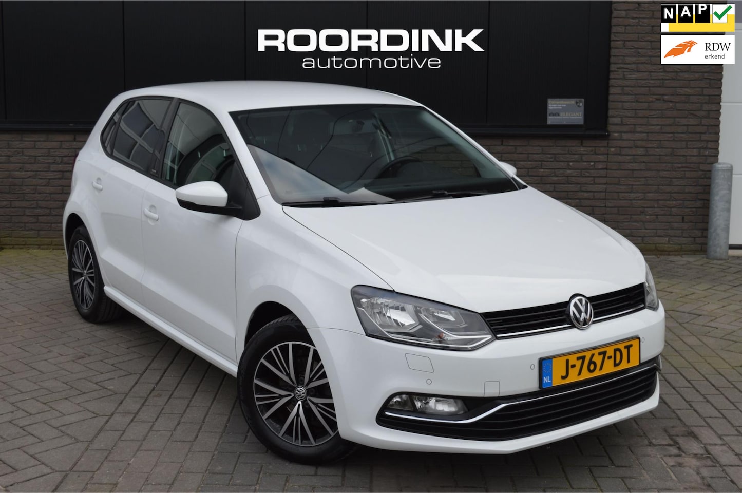 Volkswagen Polo - Clim|Parkeersensoren| Lichtmetalen wielen| Privacy - AutoWereld.nl