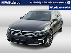 Volkswagen Passat Variant - 1.4 TSI PHEV GTE Business / Pano / Zwenkbare trekhaak / Led / Navigatie